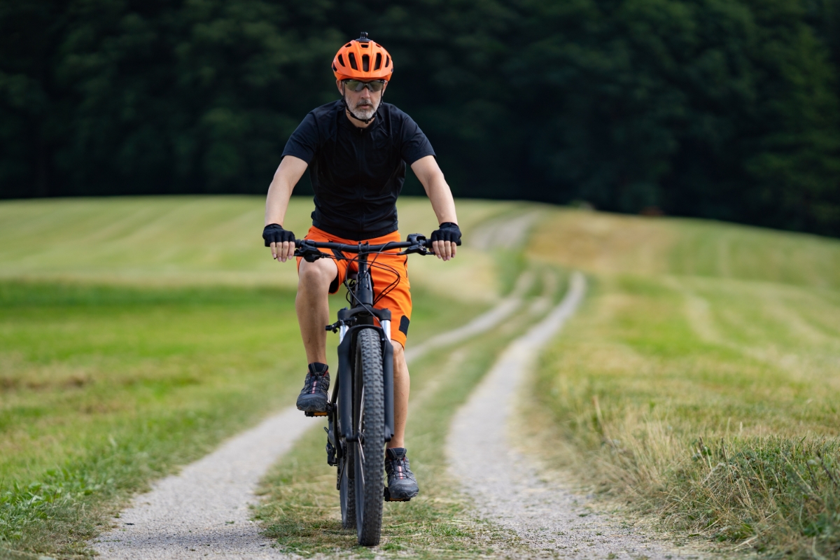 Uso de acessórios aumentam a segurança ao andar de bicicleta elétrica - Foto: reprodução/internet