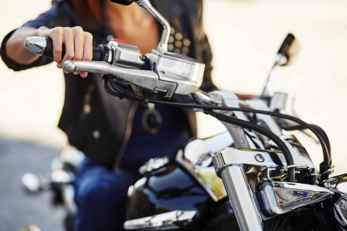 Ano novo na praia: o que revisar na sua moto para pegar a estrada