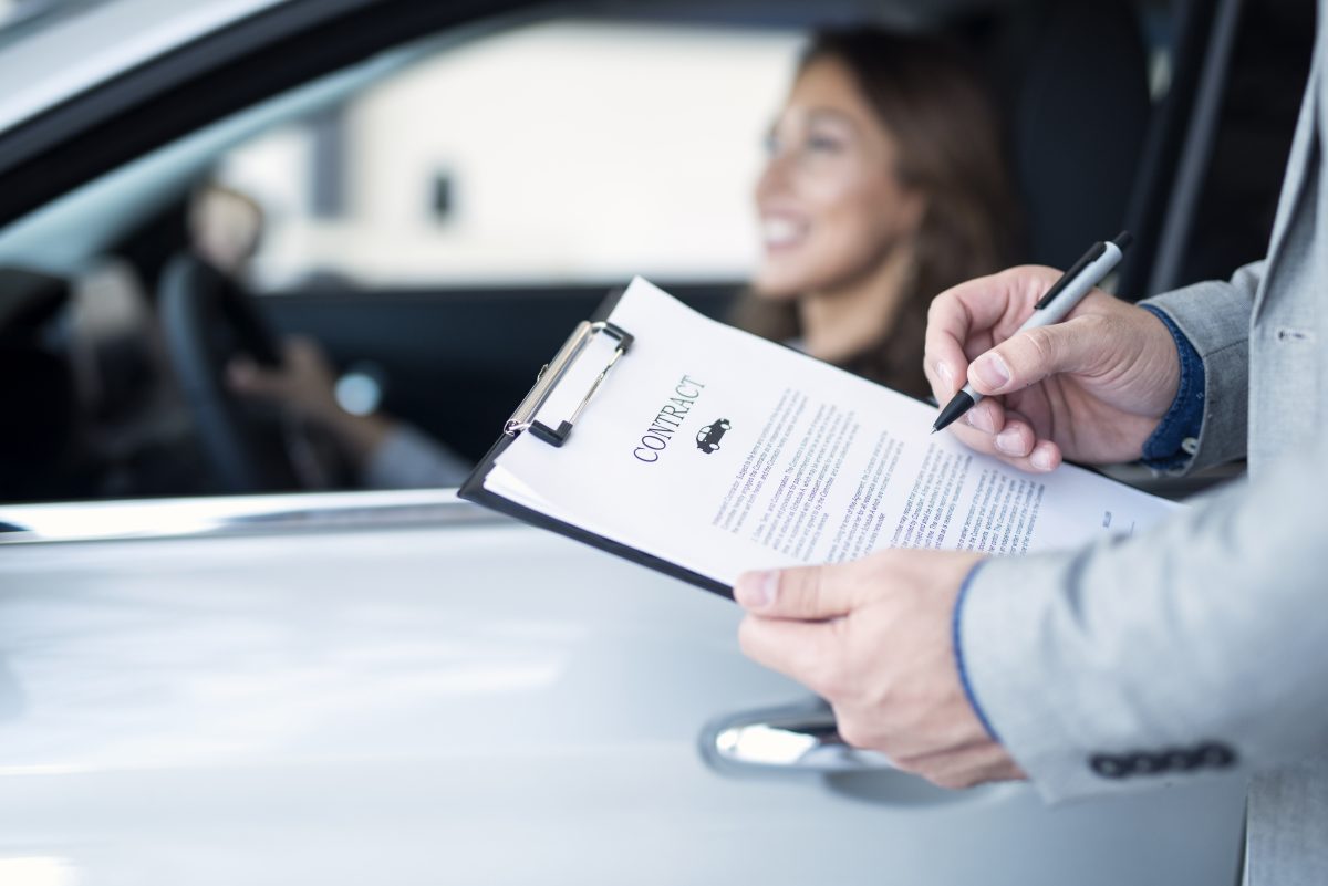 Será que vale assinar carro durante o período das férias?