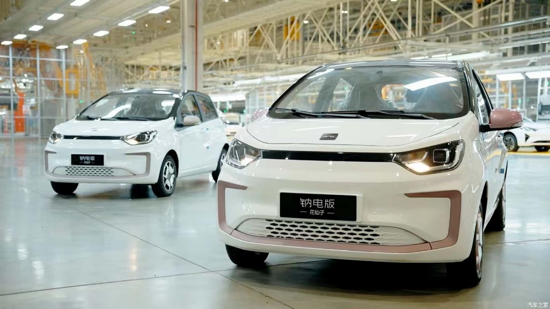 JAC inicia produção de carro elétrico com bateria que promete reduzir o preço final do veículo