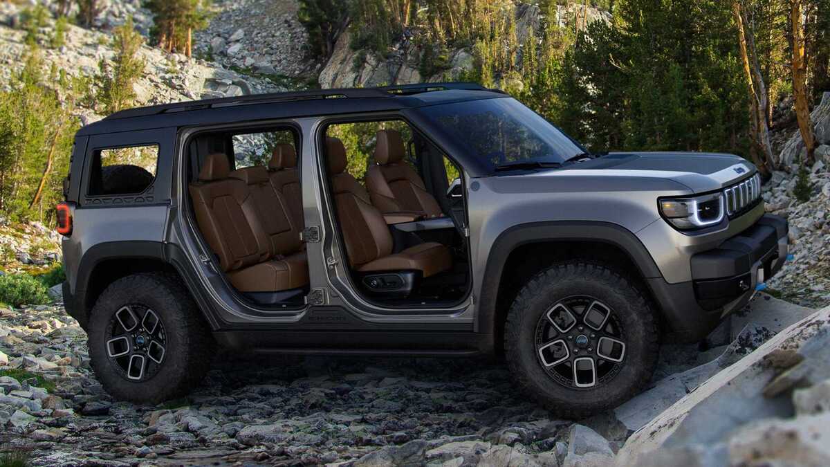 Carro SUV Jeep Recon EV com portas removidas