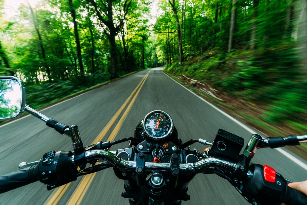 Ano novo na praia: o que revisar na sua moto para pegar a estrada