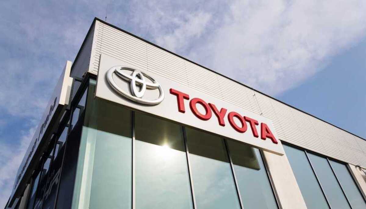 Enquanto umas demitem, outras contratam! Toyota efetiva 700 funcionários em SP