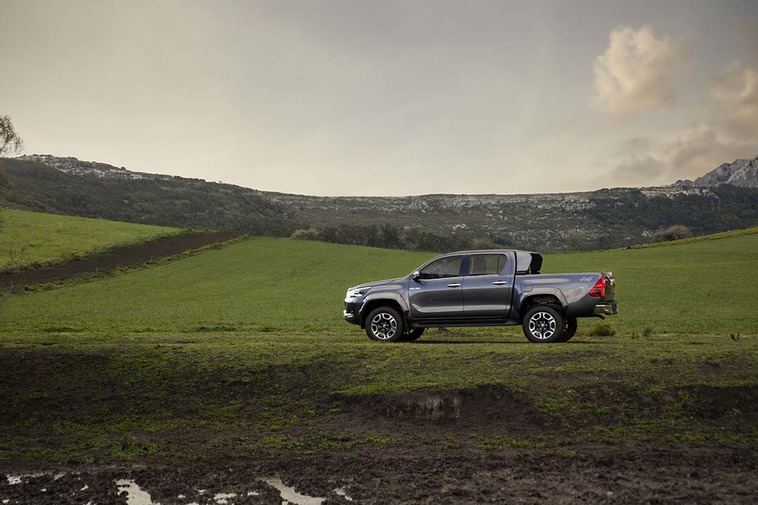 Ficha técnica da Toyota Hilux SRX Plus 2024