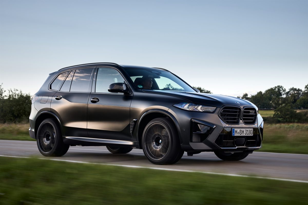 BMW X5 comemora 25 anos e marca promete novidades para o veículo