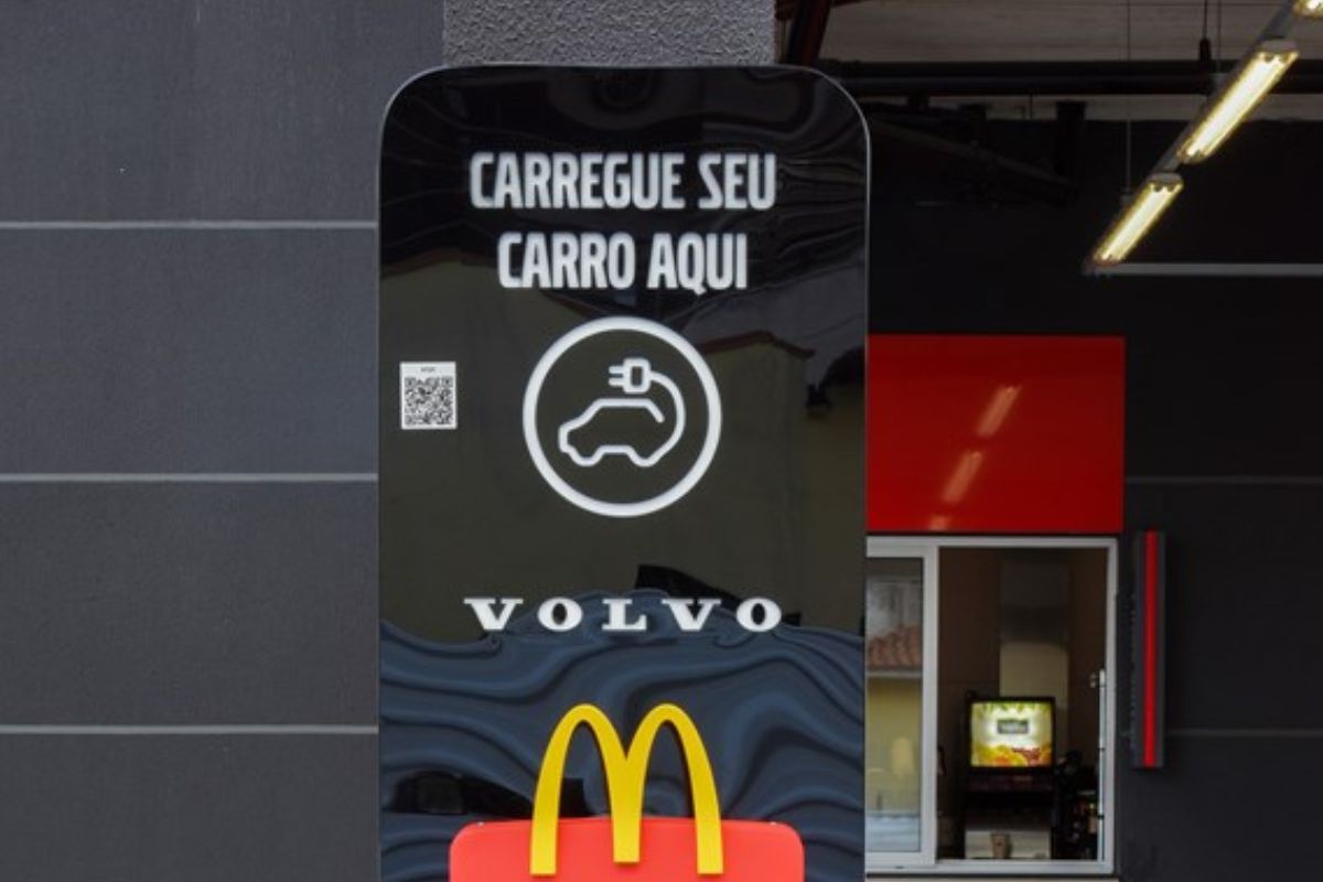 Volvo e McDonald’s disponibilizarão carregadores de carros elétricos nos restaurantes da rede