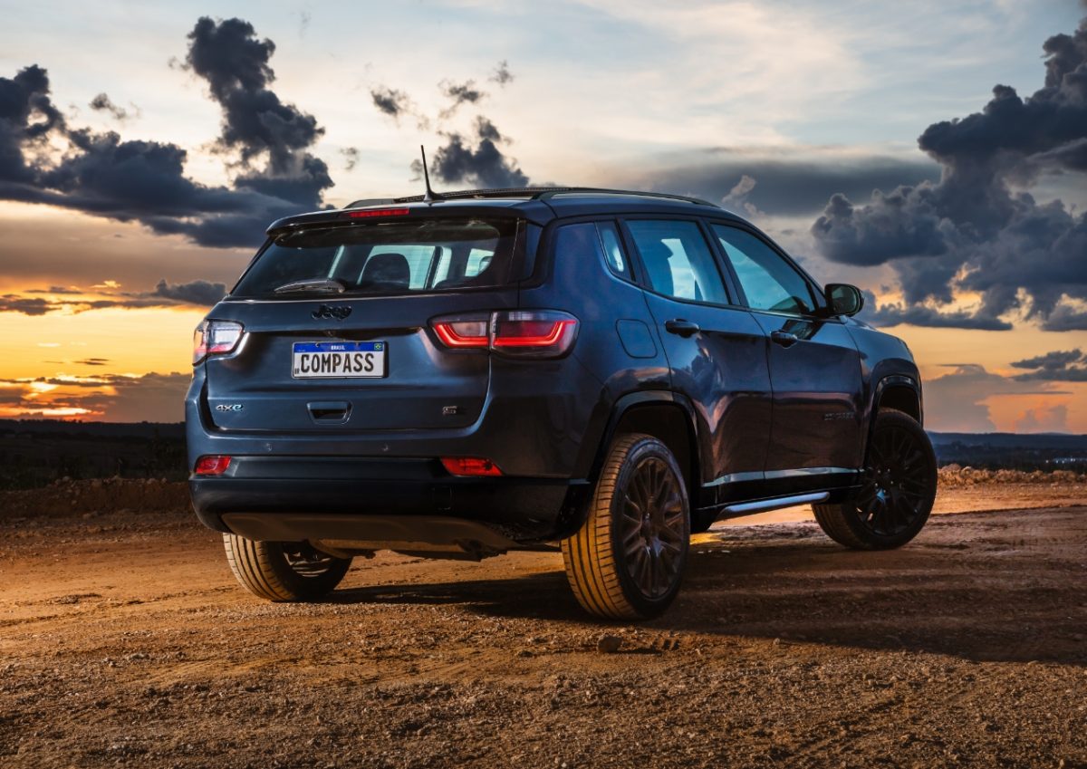 Jeep Compass híbrido tem desconto insano de quase R$ 100 mil (queima de estoque)