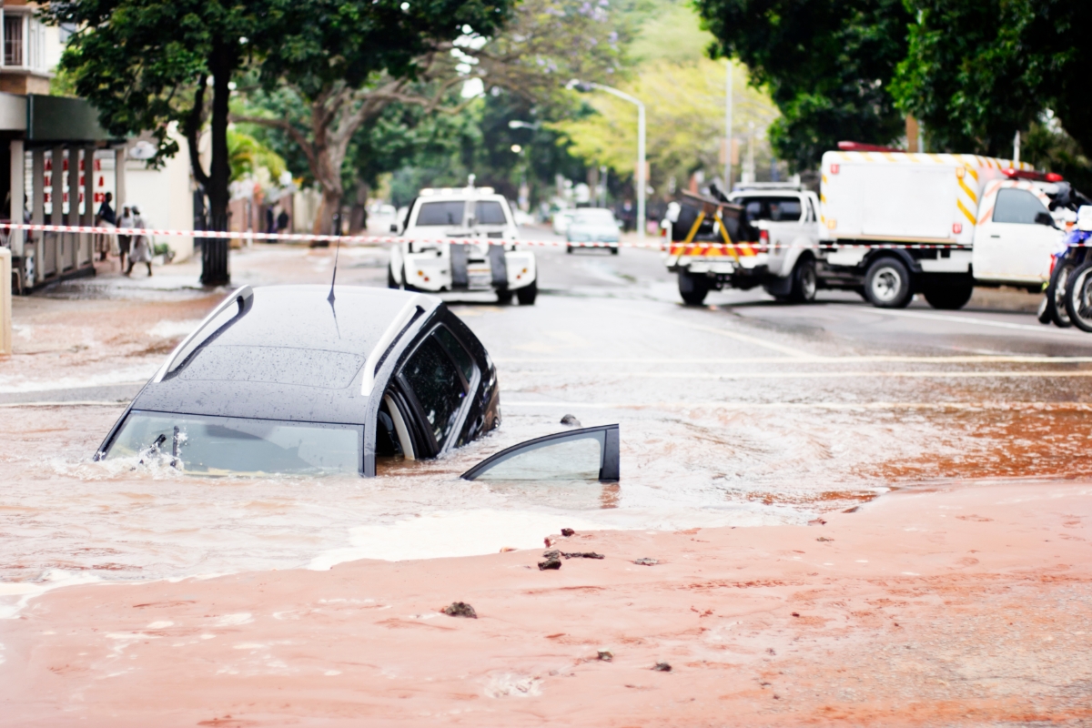 Motoristas devem evitar ligar o carro após uma enchente - Foto: reprodução/internet