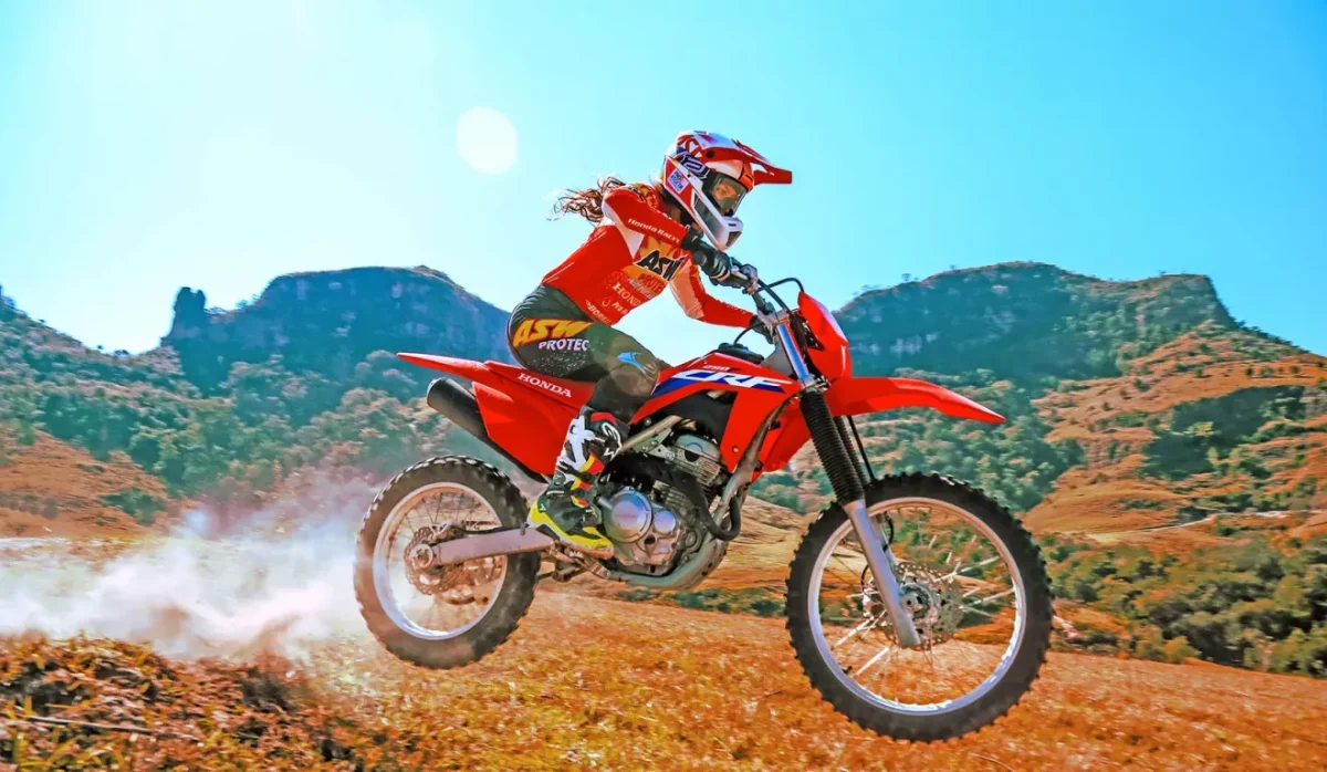 Honda CRF 250F 2024: ficha técnica, preço e itens de série