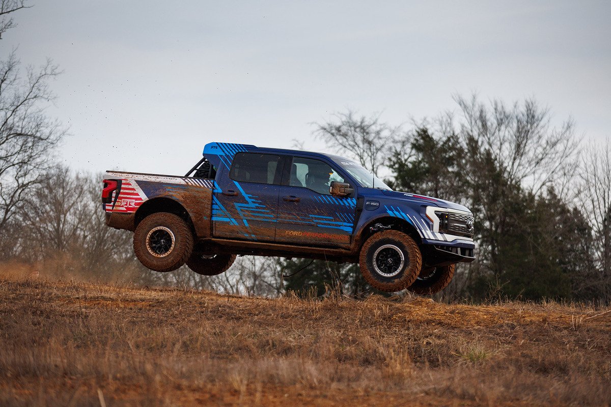 Carro Ford F-150 Lightning Switchgear