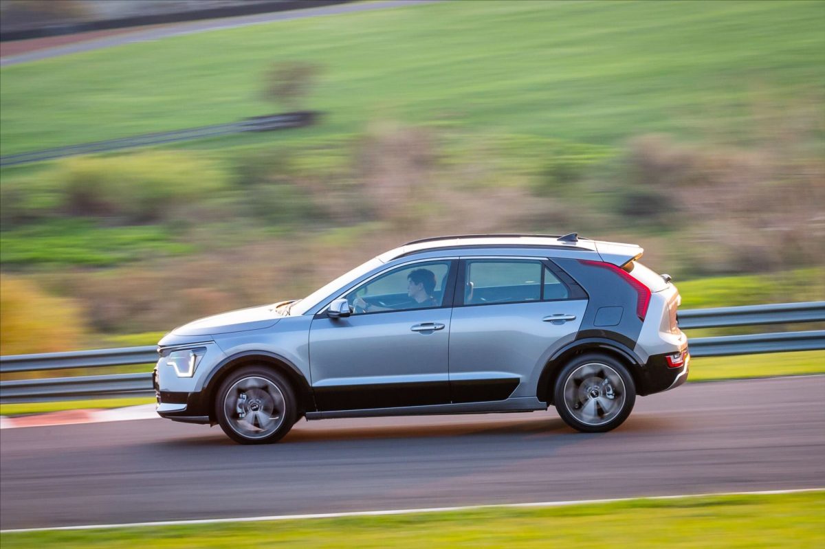 Renault Duster fazendo 1.000 km/l com um tanque? Veja carros com maior capacidade de 2024