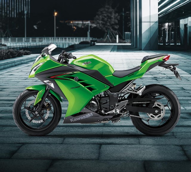 Kawasaki Ninja 300 2024 ficha técnica, preço e itens de série