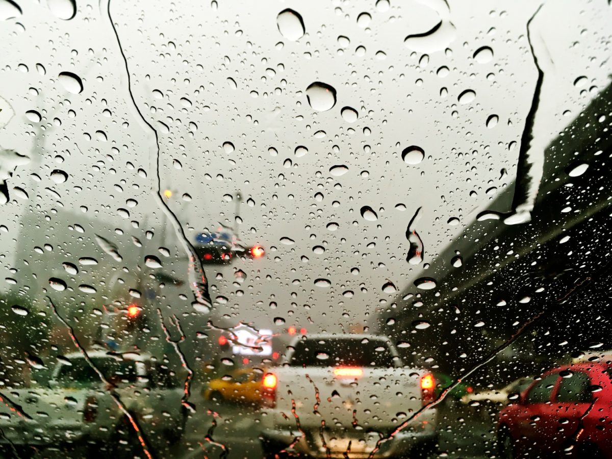 5 dicas que vão deixar a condução na chuva mais fácil e segura