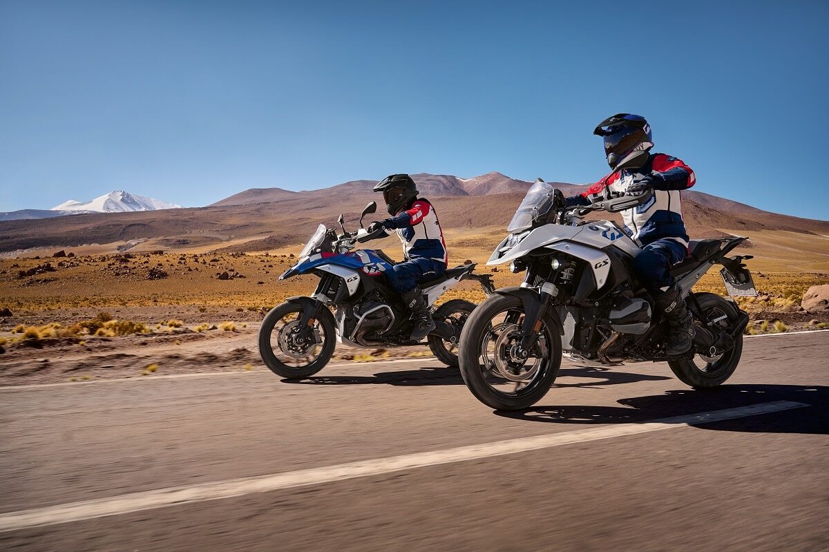 Motociclistas em motos BMW R 1300 GS