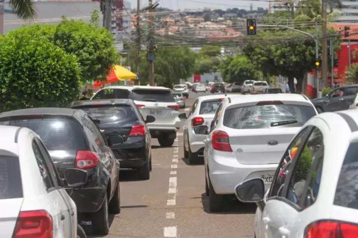 “É rapidinho”… afinal, qual a multa por parar em fila dupla?