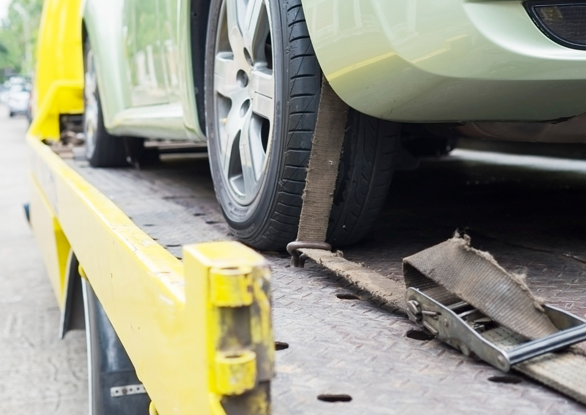 Além de multa, estacionar em local proibido pode render também guincho. Foto: Freepik