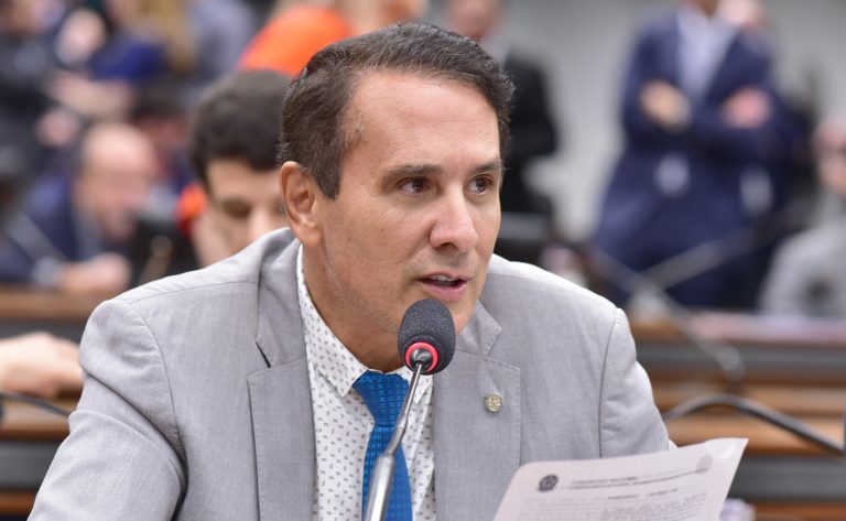 Carlos Henrique Gaguin, autor do PL prevê isenção de licenciamento para carros de competição - Foto: Pablo Valadares/Câmara dos Deputados