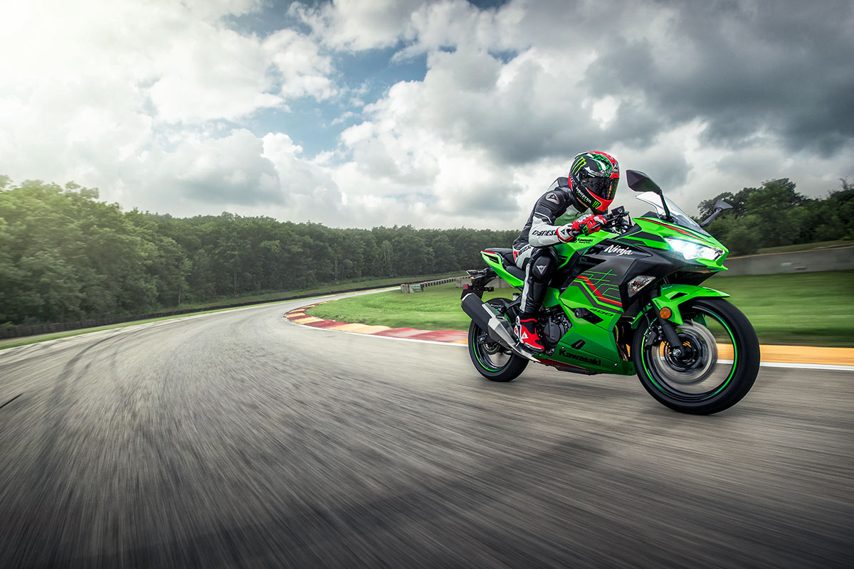 Kawasaki Ninja 400 KRT Edition 2024 ficha técnica, preço e itens de série