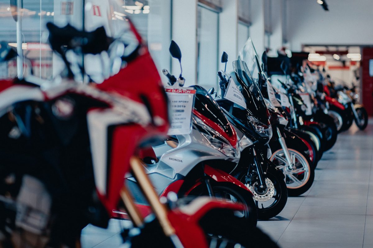 o que você precisa saber antes de comprar uma moto seminova ou usada - Foto: Honda Blokton