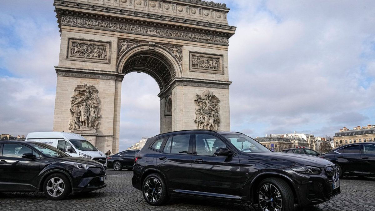 Estacionar um SUV na rua poderá custar mais de R$ 2 mil por dia se lei for aprovada