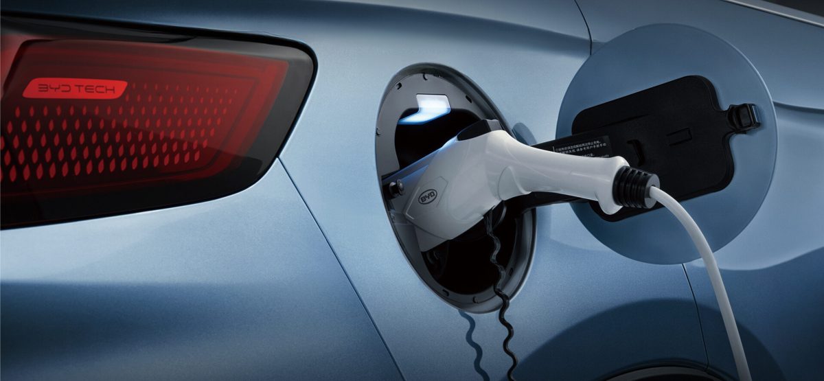 BYD lança linha própria de carregadores para carros elétricos