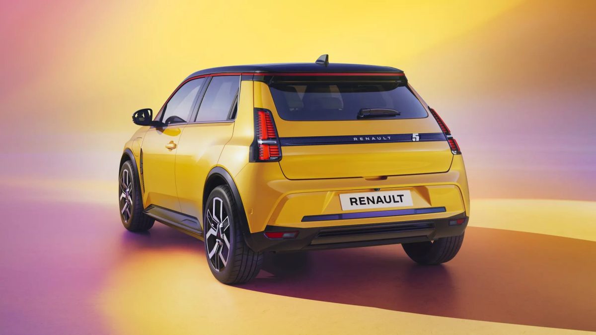 Renault 5 elétrico mal foi lançado e já tem fila de espera de 50 mil interessados