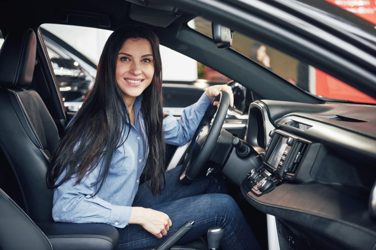 Mulher ao volante: você vai se surpreender com esses mitos e verdades