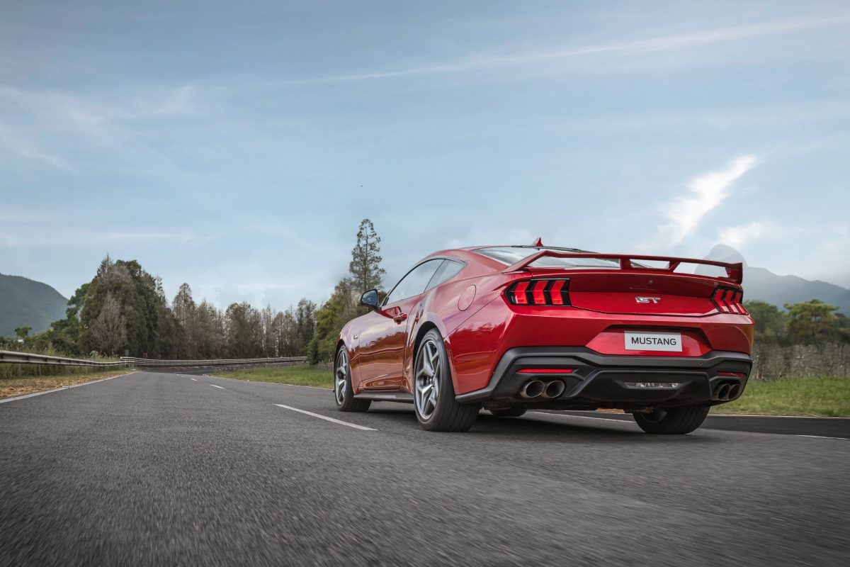 Adeus buracos: novo Ford Mustang tem tecnologia que te livra dos defeitos da pista