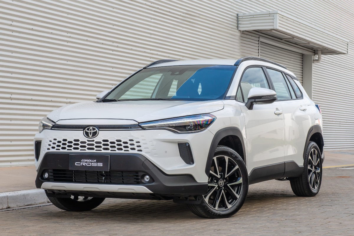 Toyota Corolla Cross XRE 2025 ficha técnica, preço e itens de série