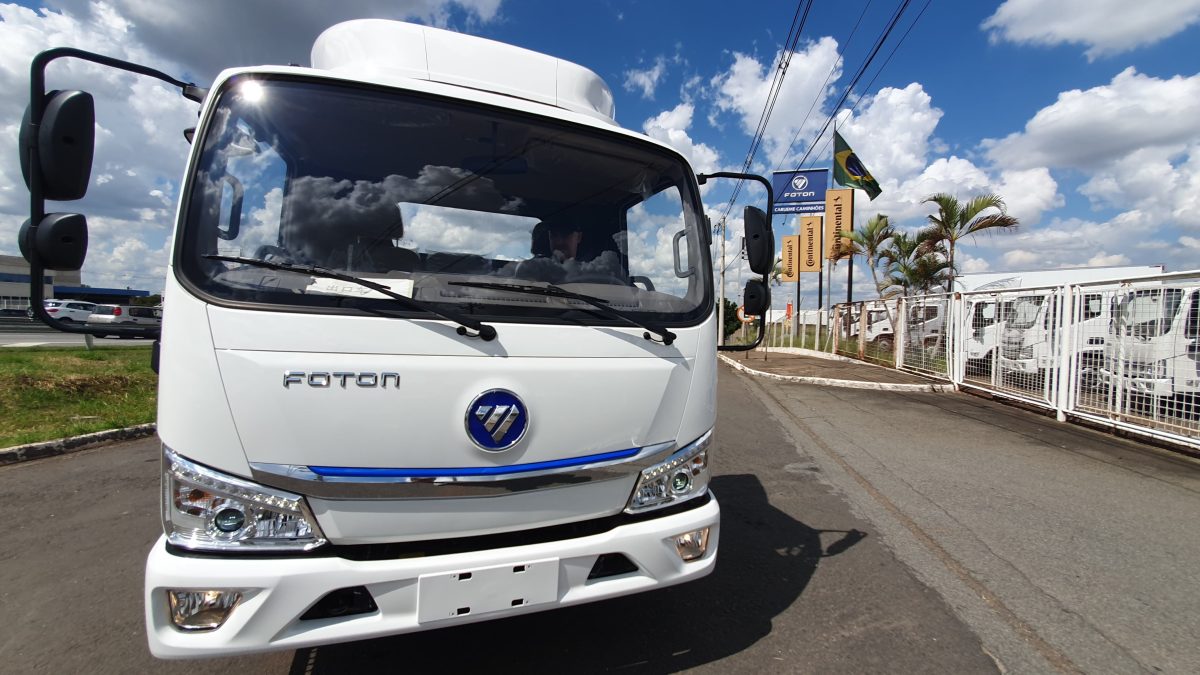 Caminhão 100% elétrico com 200 km de autonomia pode ser a solução para grandes centros urbanos