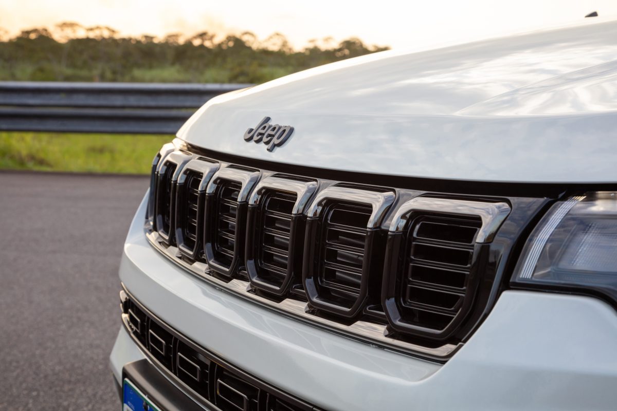 Jeep Compass 2025 tem versão esportiva inédita no mercado brasileiro