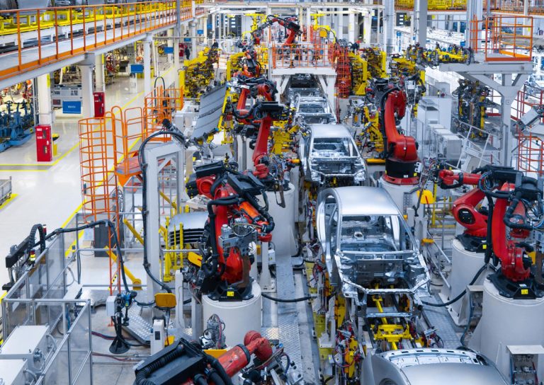 China supera Japão pelo 2º mês e Toyota quer unir 7 montadoras para reagir