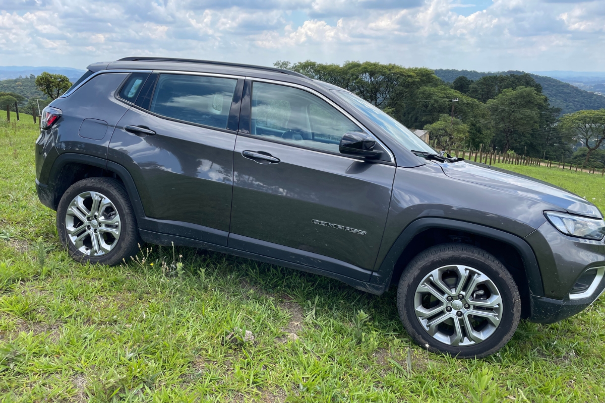 Jeep Compass é um dos carros automáticos mais buscados em plataforma online - Foto: Nicole Santana - Garagem360