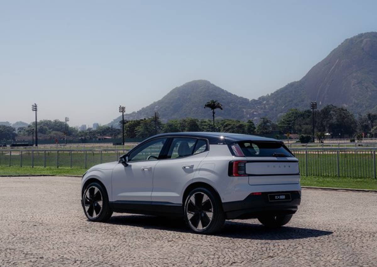 Novo carro elétrico da Volvo que chegará ao Brasil é eleito o carro do ano