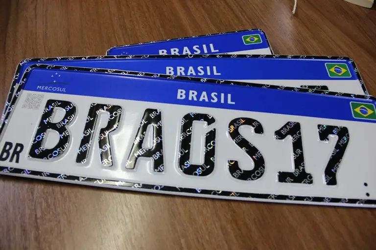 Placa Mercosul atual é perigo à segurança?