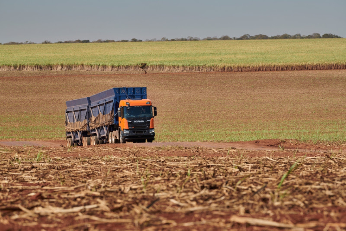  Scania GH 460 6x2 a gás - Foto: divulgação