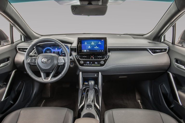 Interior do Toyota Corolla Cross para PCD