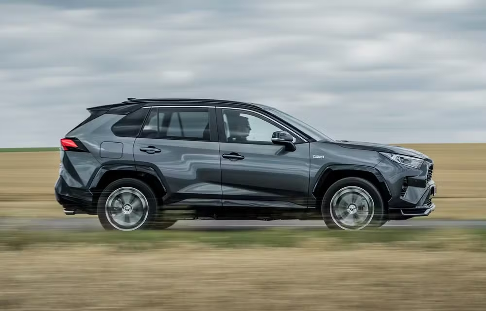 Novo RAV4 com tecnologia híbrida plug-in fará 35 km/l de acordo com o Inmetro