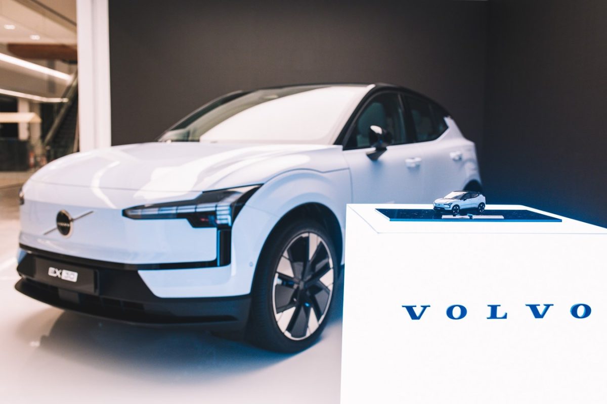 Volvo EX30 faz primeira aparição oficial ao público: veja mais sobre o SUV elétrico “barato”