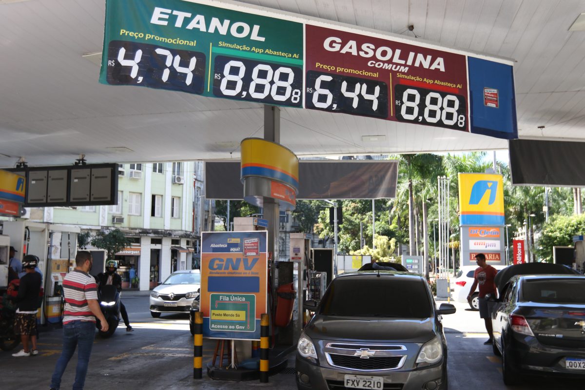 Gasolina e etanol registram alta em todo o País, confira preços por região