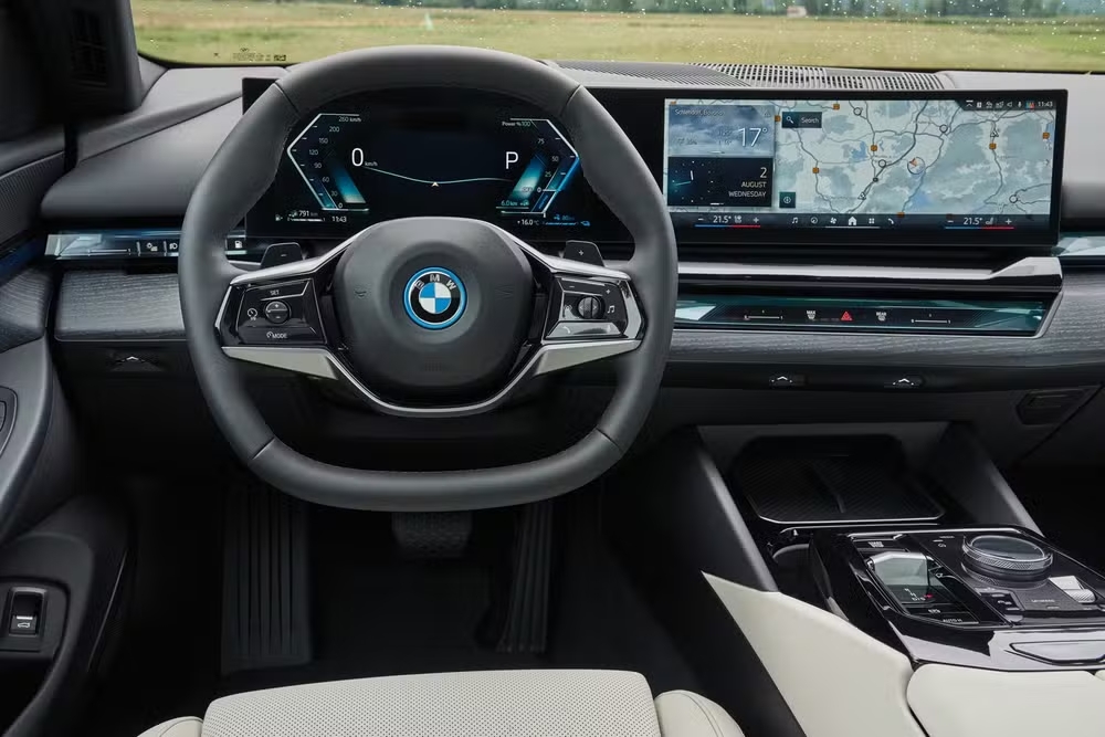 Novo carro híbrido da BMW tem consumo IMPRESSIONANTE de 27,5 km/l