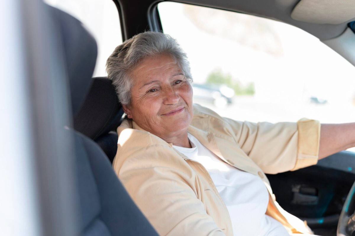 Motoristas de 50, 60 e 70 pagam mais para poder dirigir: entenda