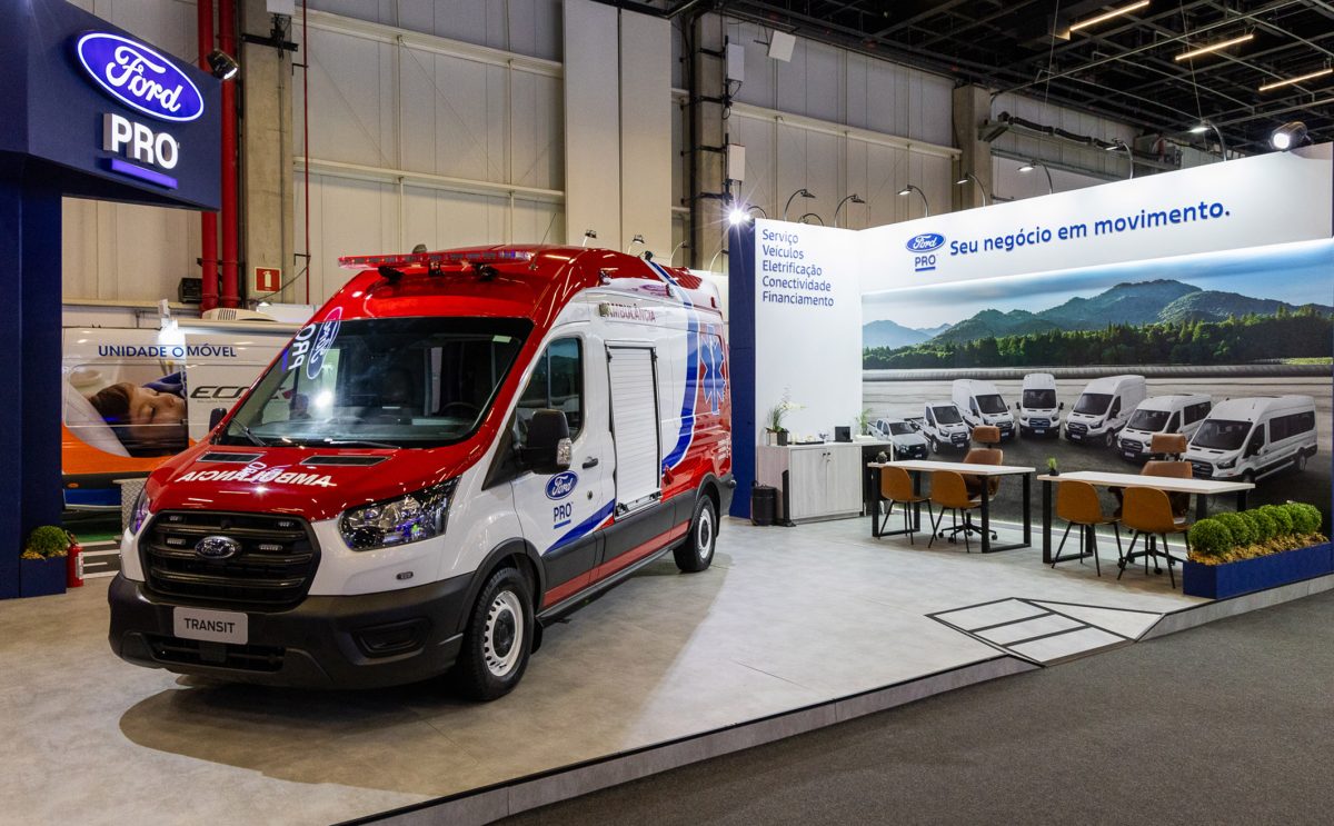 Ford apresenta Transit na configuração ambulância pela 1º vez; veja como ficou