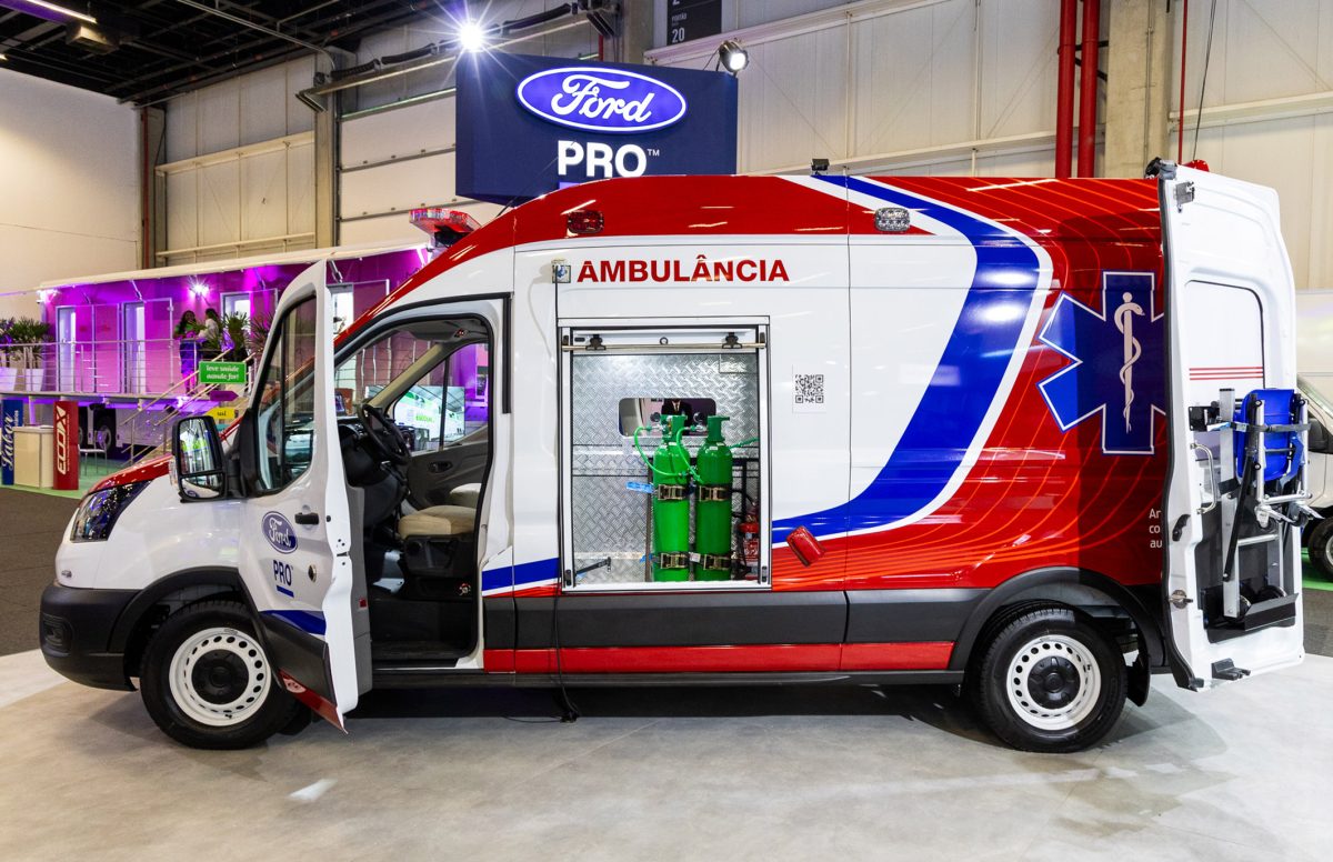 Ford apresenta Transit na configuração ambulância pela 1º vez; veja como ficou