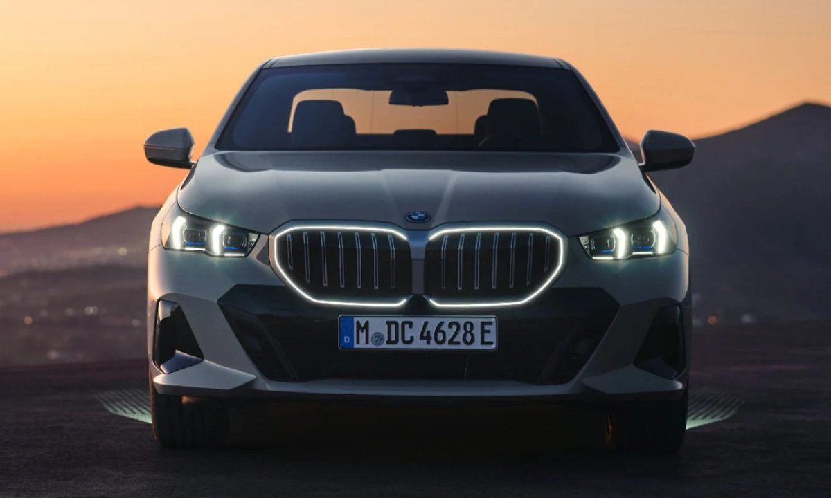 Novo carro híbrido da BMW tem consumo IMPRESSIONANTE de 27,5 km/l