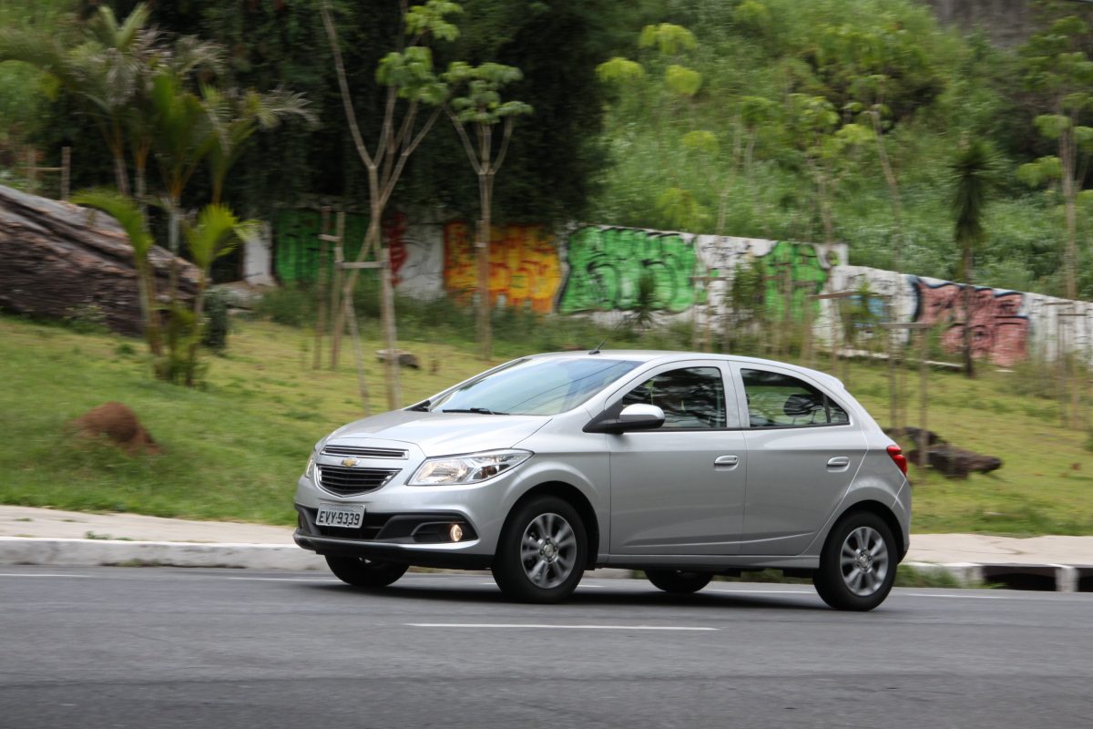 Onix LT 1.0 2014 - Foto: Divulgação