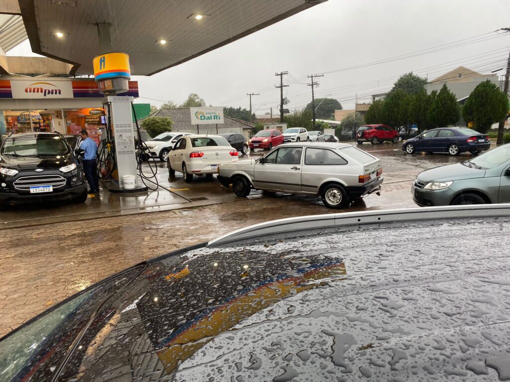 Vai faltar gasolina? Motoristas do Sul fazem fila para abastecer