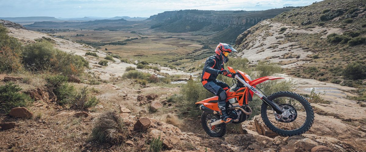 KTM 450 EXC-F 2025: ficha técnica, preço e itens de série