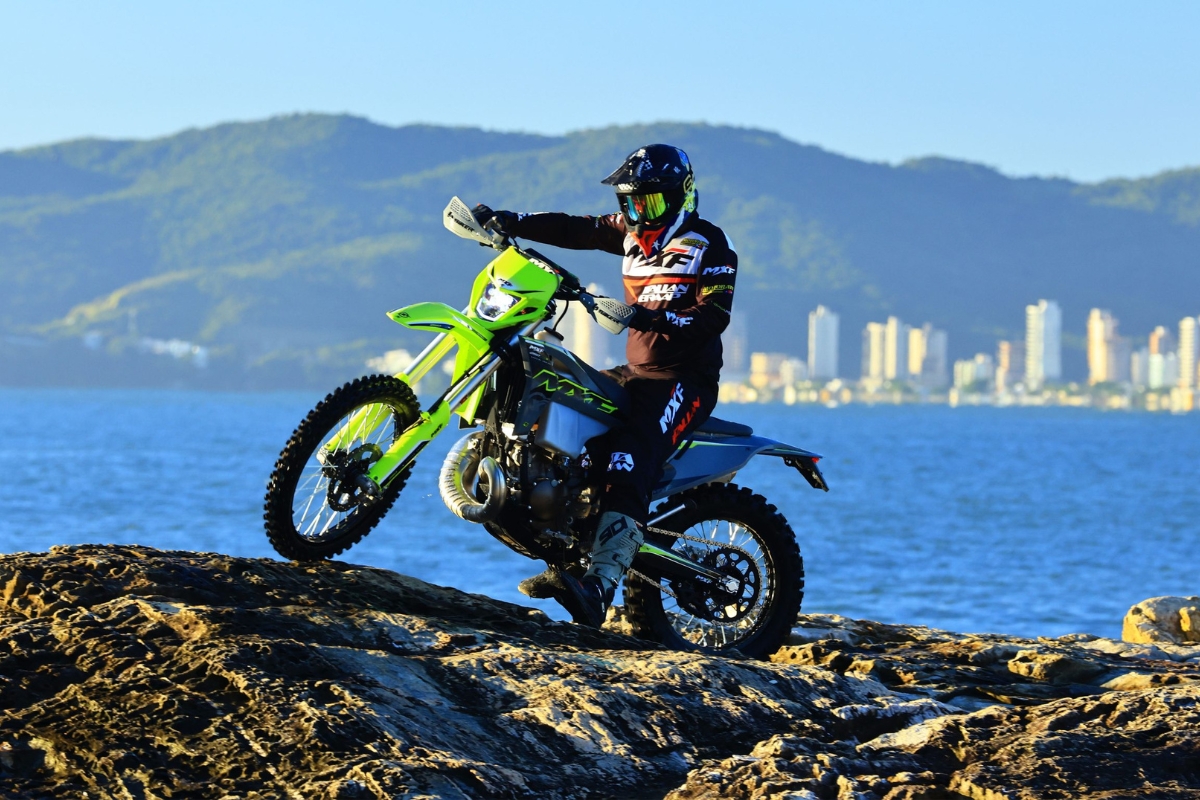 Nova moto produzida no PR tem como destaque item desejado pelos amantes do off-road