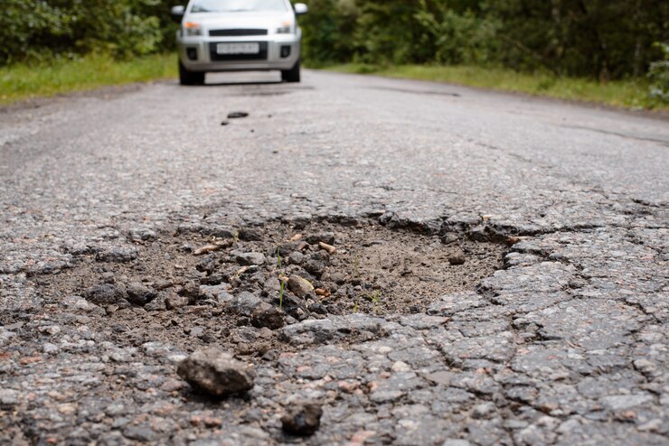 Buracos na pista: como proceder em caso de acidente ou veículo danificado? Foto: Freepik